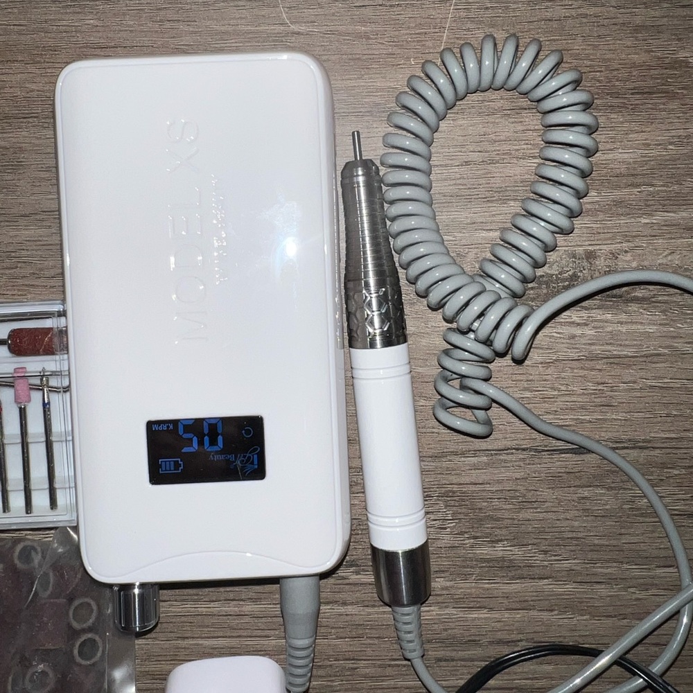iGel model xs white nail drill with bits